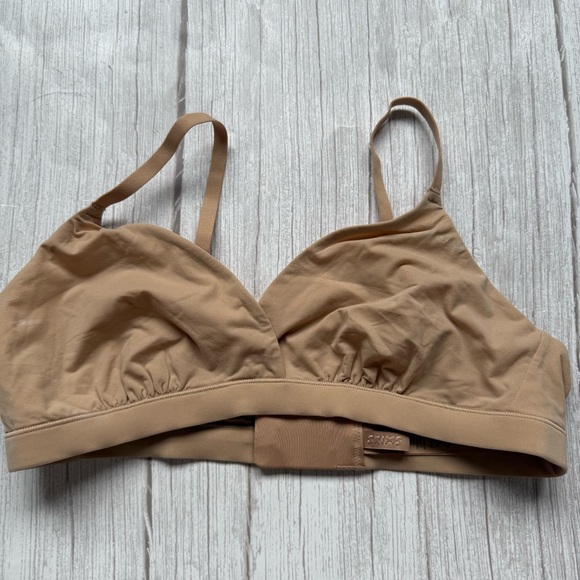 SKIMS Fits Everybody Crossover Bralette - Picture 1 of 3